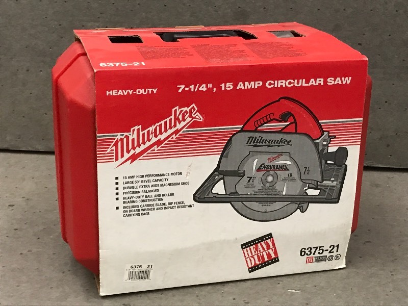 lot 14 image: New Milwaukee Heavy Duty 7.25 Circ...