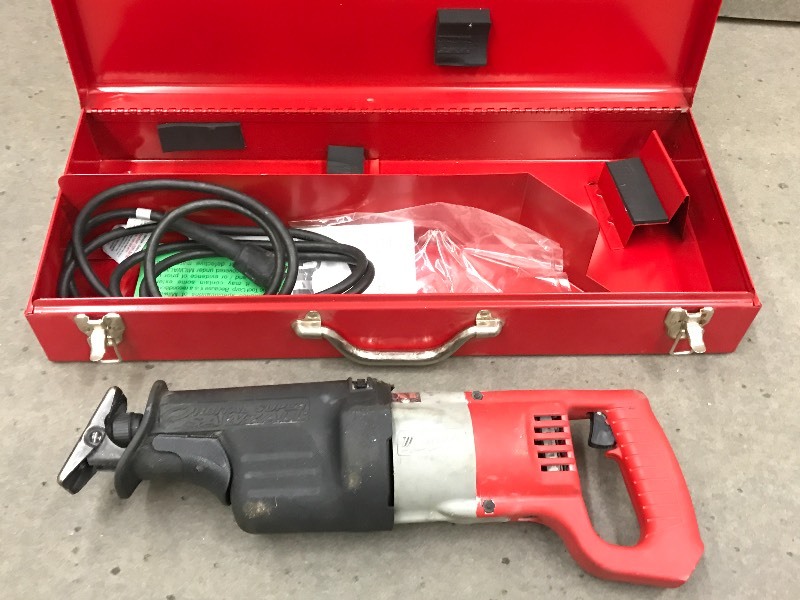 lot 16 image: Reconditioned Milwaukee Heavy Duty ...