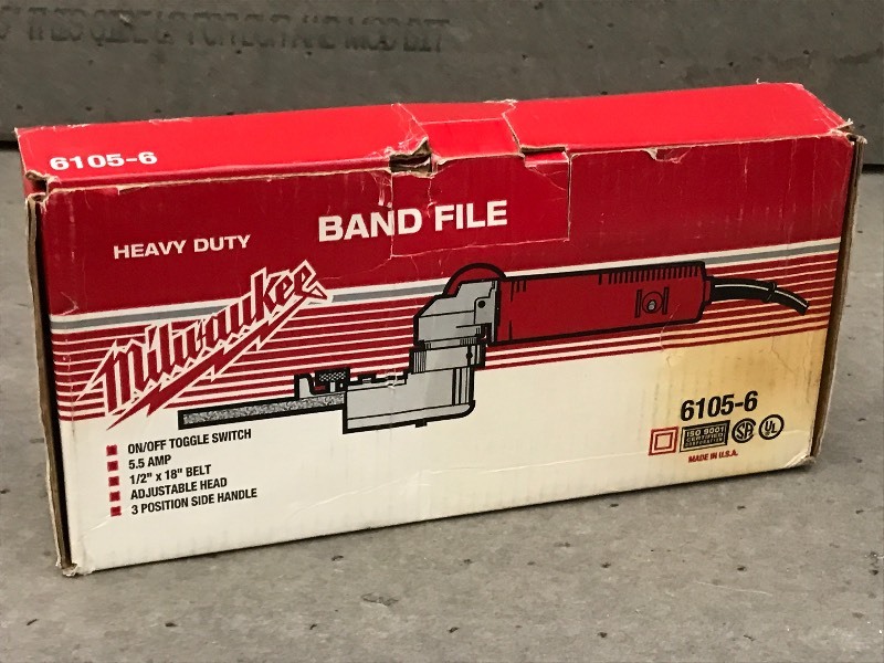 lot 19 image: New Milwaukee Heavy Duty 12x18 B...