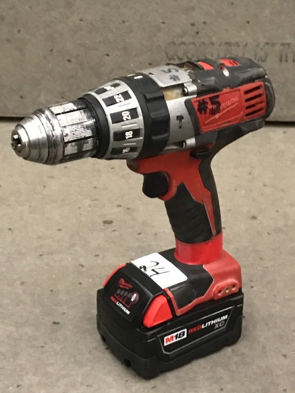 lot 24 image: Milwaukee Heavy Duty M18 Cordless 1...