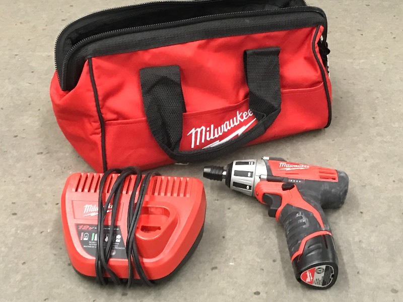 lot 25 image: Milwaukee M12 Cordles 14 Compact-...