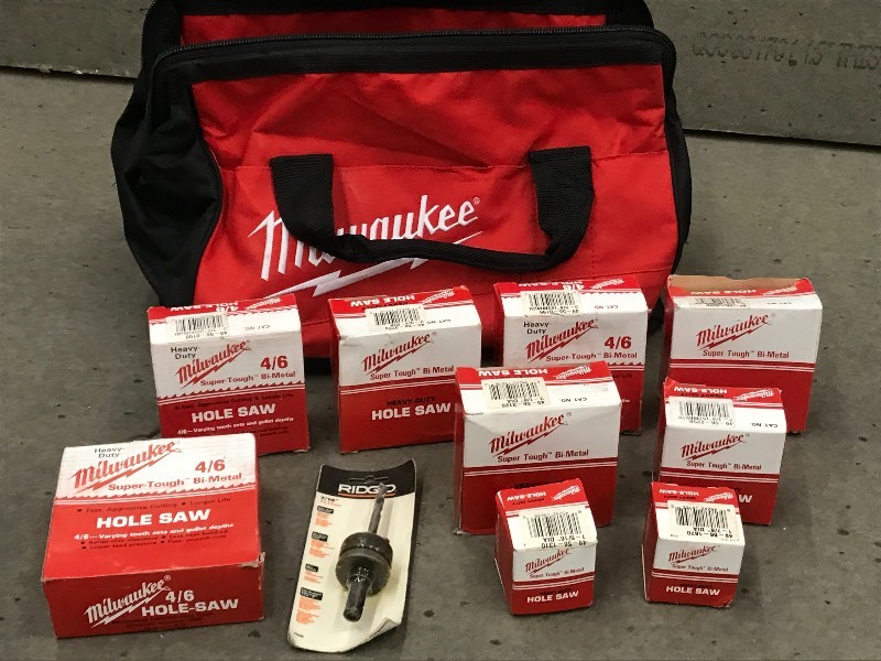 lot 31 image: Milwaukee Tool Bag With (9) New Mil...