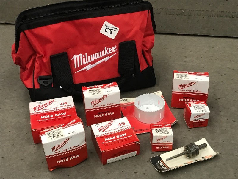 lot 32 image: Milwaukee Tool Bag With (8) New Mil...