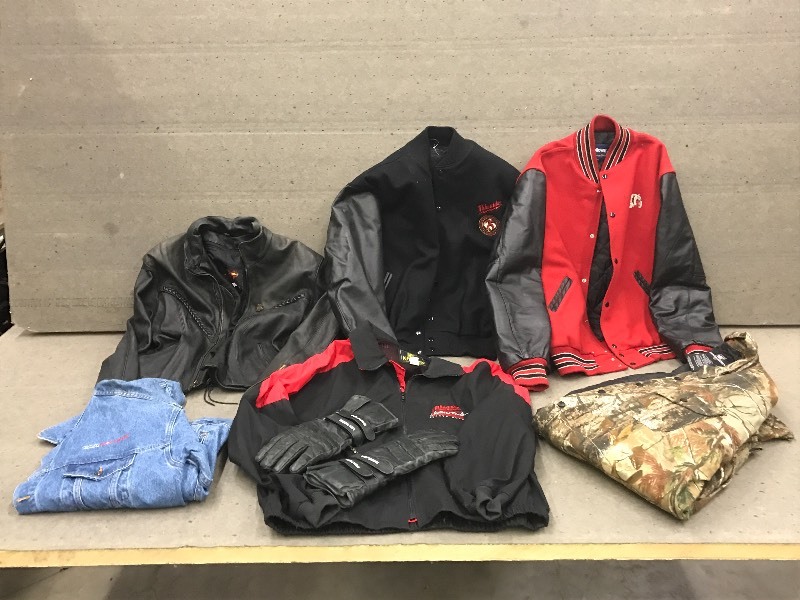 lot 68 image: Bag Of Assorted Size 2XL Camo Coat...