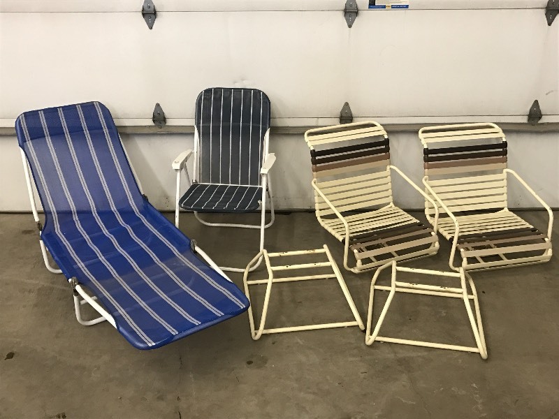 lot 133 image: Lot Of (4) CampBeach Chairs ...