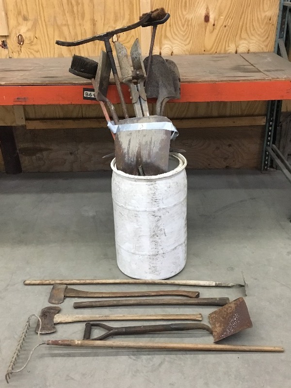 lot 3 image: Tote Full Of Assorted Hand Tools ...