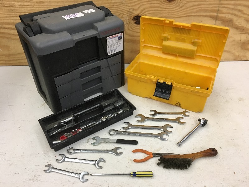 lot 24 image: (1) Lift-N-Lok Portable Toolbox & (...