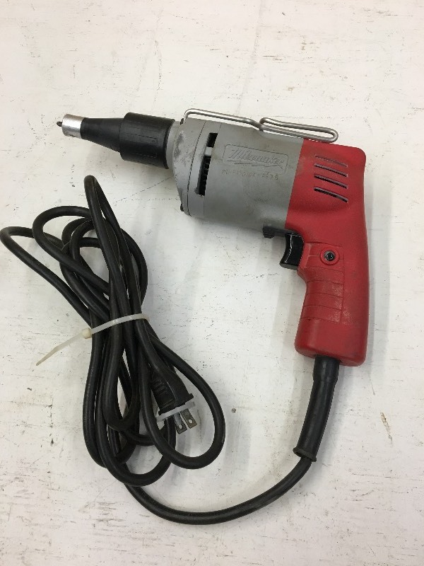 lot 30 image: Milwaukee Heavy Duty Drywall Screwg...