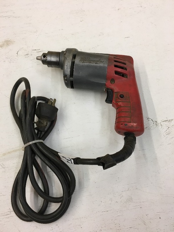 lot 31 image: Milwaukee Heavy Duty 38 110Volt E...