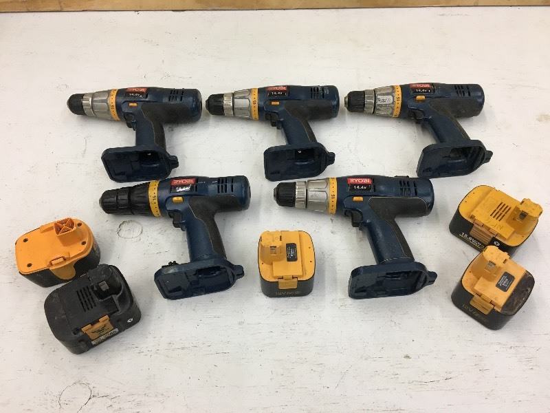 lot 39 image: Box Of Assorted Cordless Power Tool...