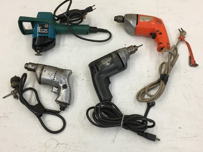 lot 46 image: Flat Of Assorted 110Volt Power Tool...