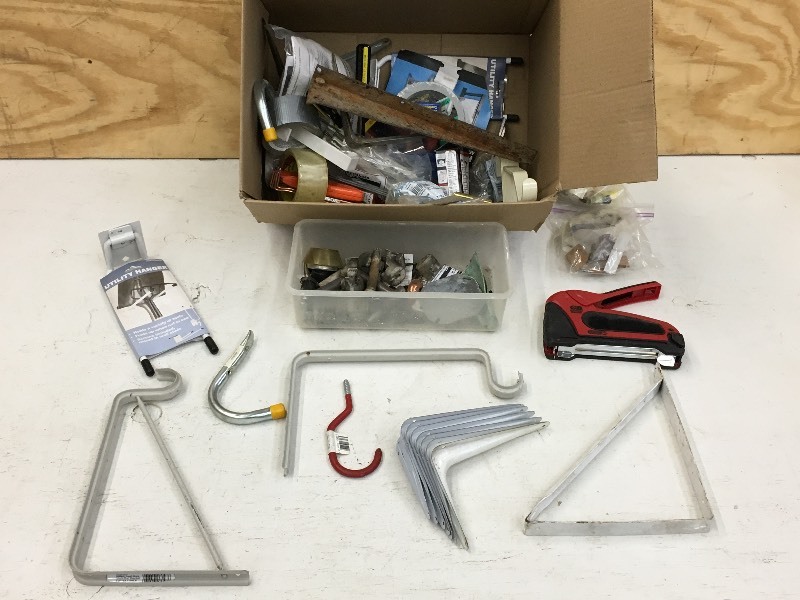 lot 59 image: Box Of Assorted Shelf Brackets ...