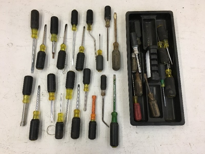 lot 77 image: Flat Of Assorted Nut Drivers & Scre...