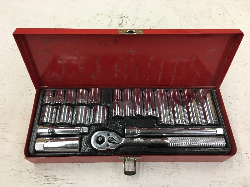 lot 81 image: Cougar 21-Piece 38 SAE Wrench Set...