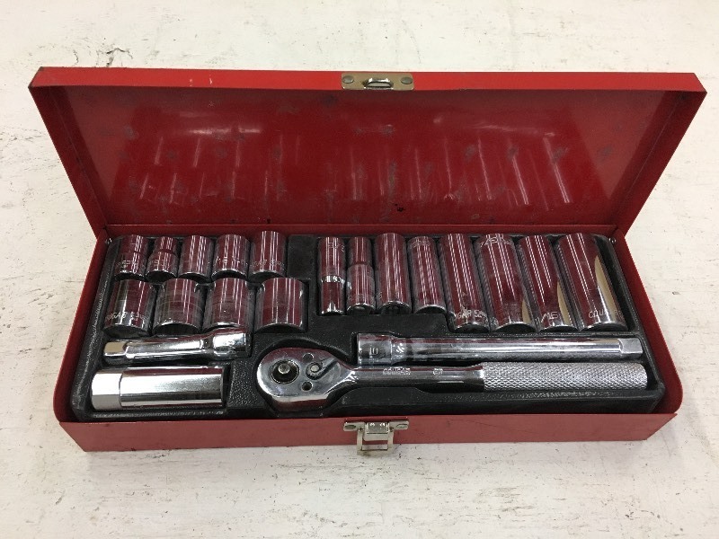 lot 82 image: Cougar 21-Piece 38 SAE Wrench Set...