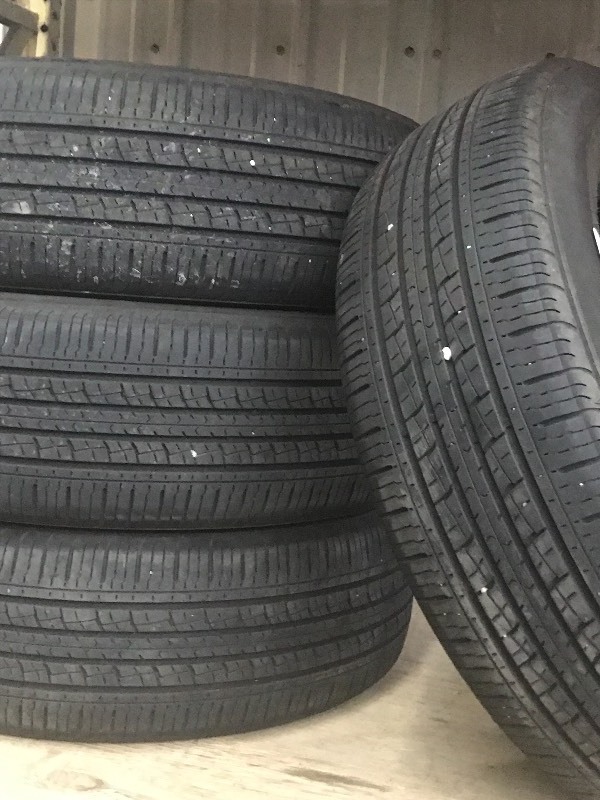 lot 12 image: (4) Kumho Tires