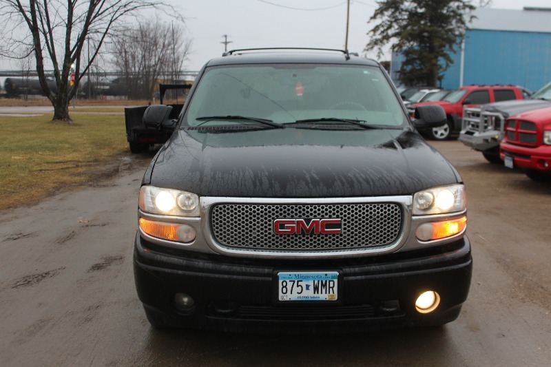 lot 2052 image: 2006 GMC Yukon Denali 4x4 - 2 Owner - Well Equipped