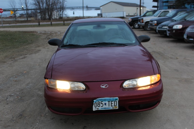 lot 2054 image: 2004 Oldsmobile Alero GX