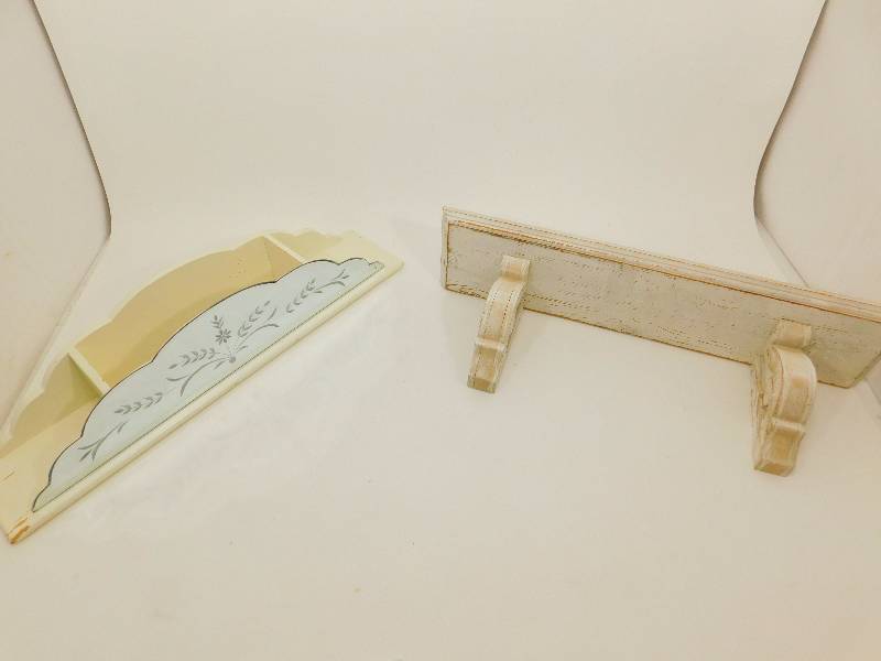 Lot contains 2 Shelves