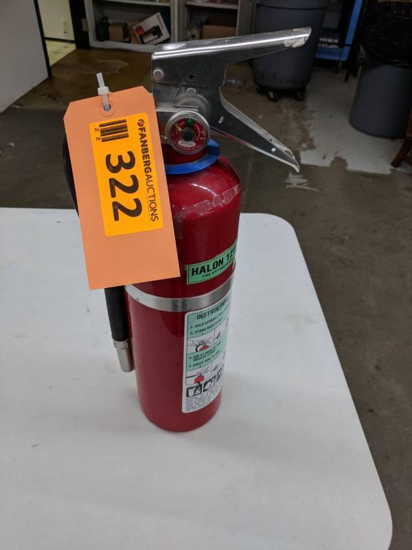 lot 322 image: Halon 1211 Fire Extinguisher Model GH-9F