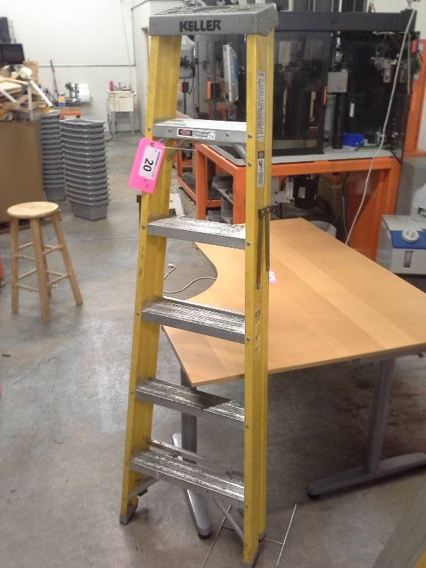 lot 20 image: Keller 6 Fiberglass Ladder