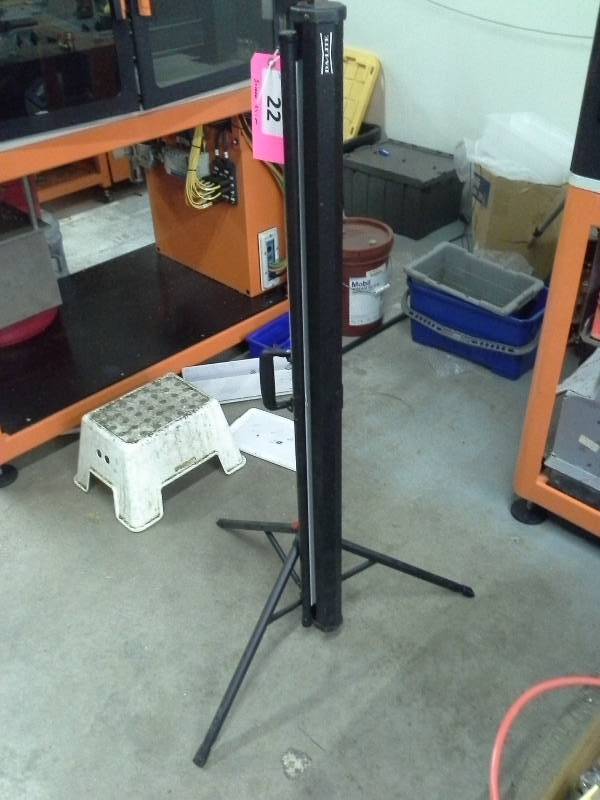 lot 22 image: Da-Lite Projection Screen