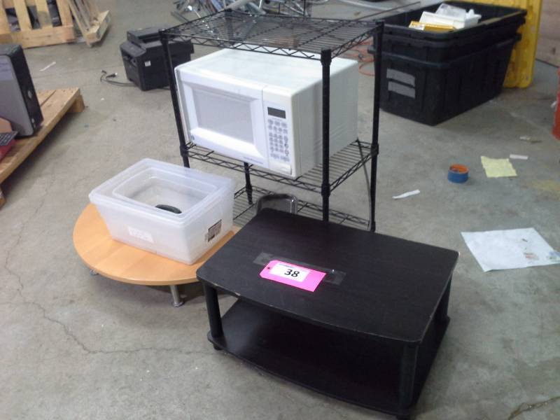 lot 38 image: Household Lot