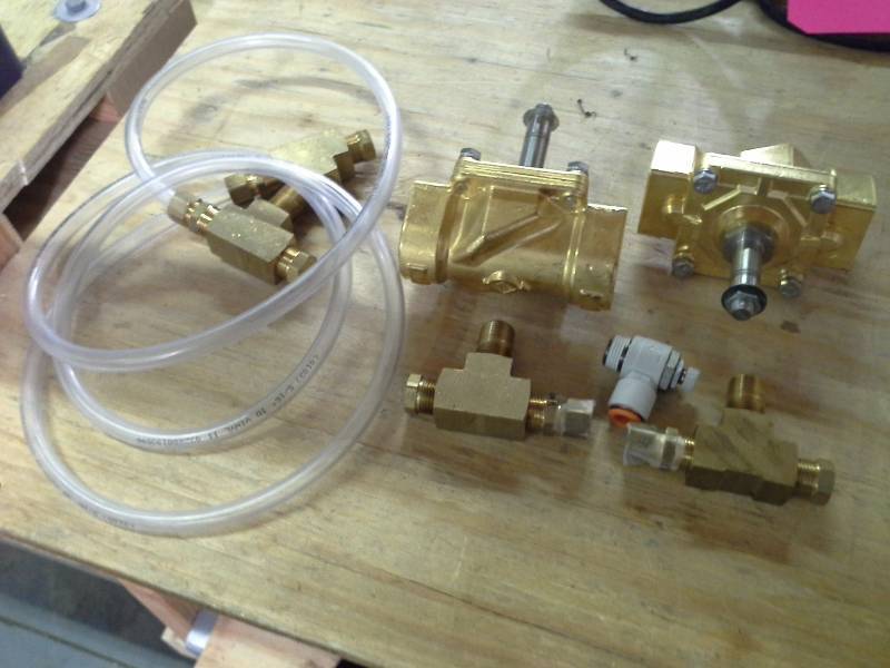 lot 68 image: Various Valves, Connectors