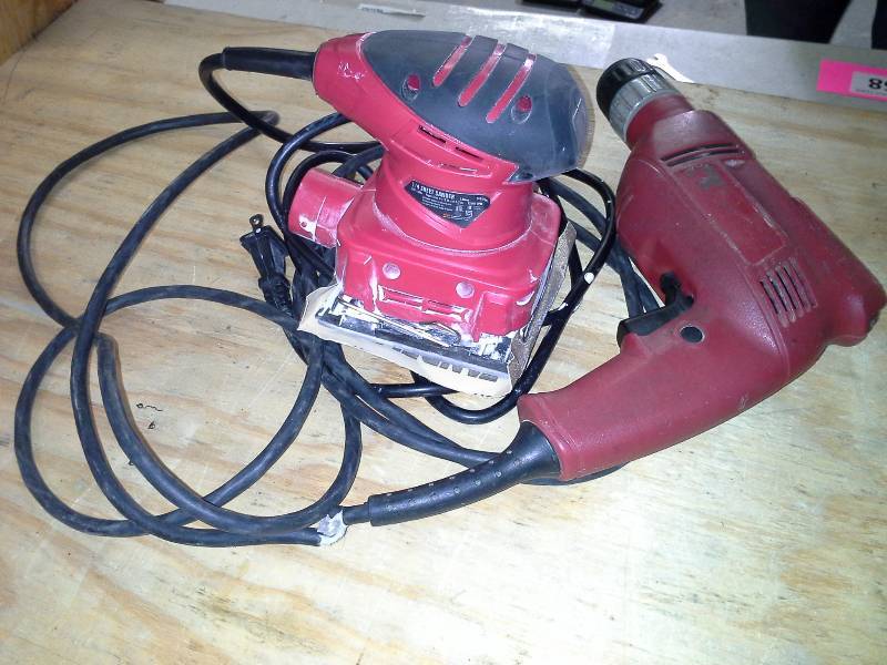 lot 69 image: Hand Sander, Screw gun