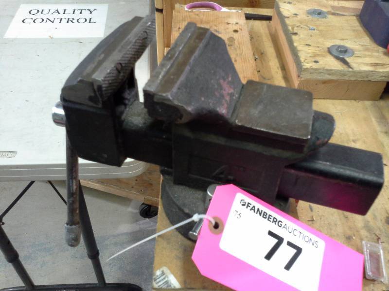 lot 77 image: 4 Bench Vise