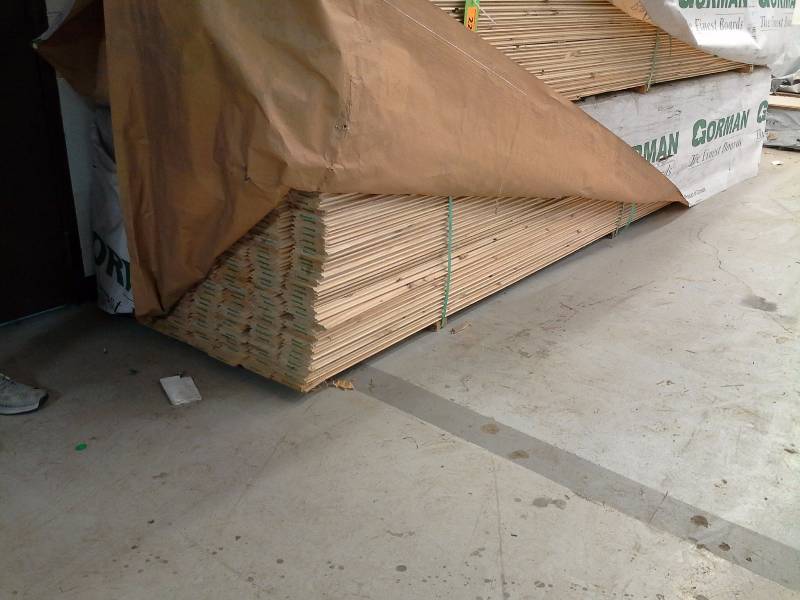 lot 221 image: 14 Bundle of PINE Tongue and Groove Lumber