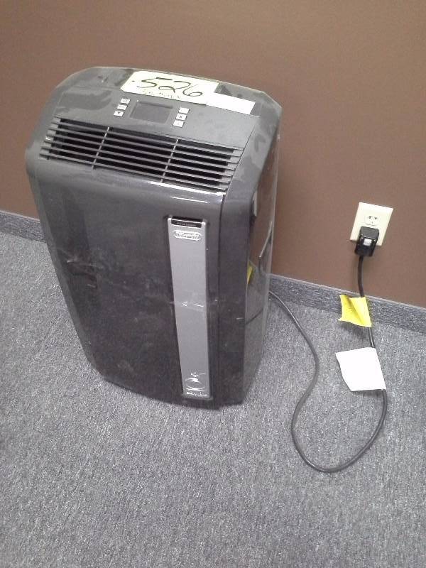 lot 526 image: DeLonghi Room Air Conditioner