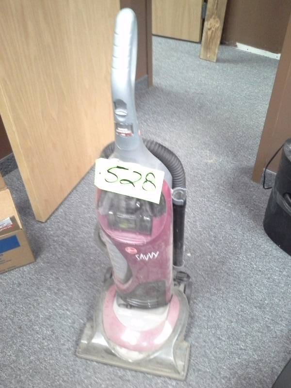 lot 528 image: Savvy Vacuum
