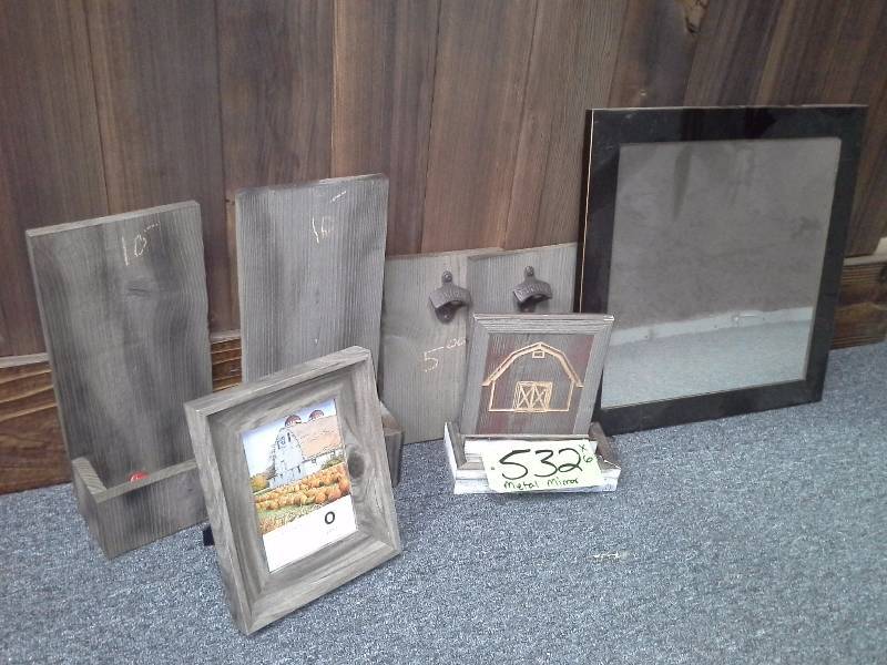 lot 532 image: Wall Hanging Lot