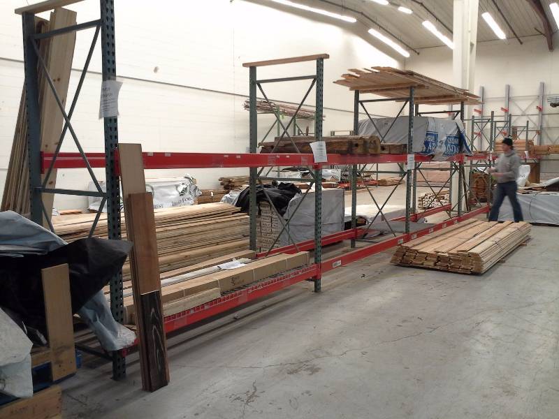 lot 205 image: 8 Pallet Racking - 5 Uprights, 16 Crossbeams, 5 - Wire Decking Sections
