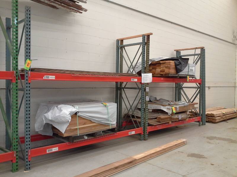 lot 208 image: 8 Pallet Racking - 6 Uprights, 8 Crossbeams, 3 - Wire Decking Sections