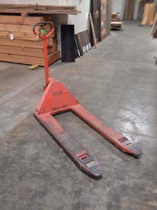 lot 219 image: 5500 lbs. Pallet Jack