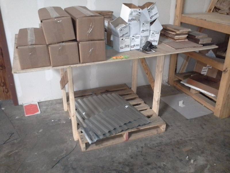 lot 457 image: Shipping and Receiving Desk