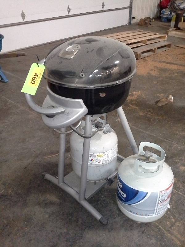 lot 460 image: Grill with (2) Propane Tanks