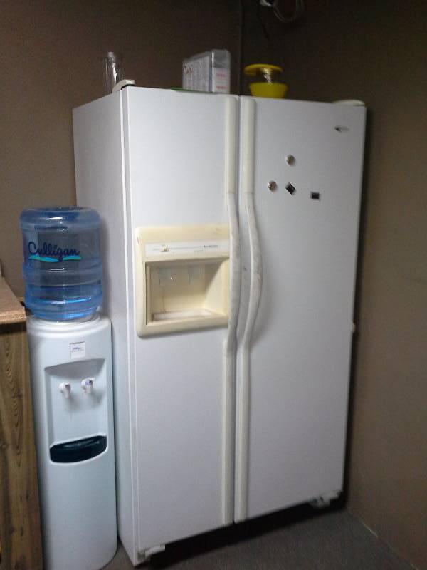 lot 462 image: Amana Refrigerator