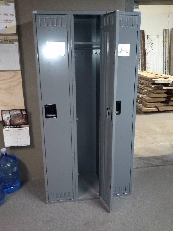 lot 465 image: Upright Metal Lockers