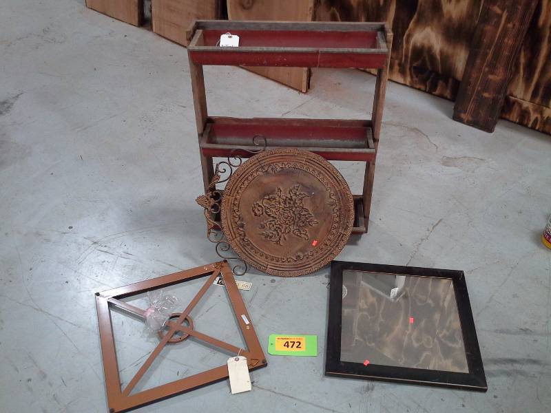 lot 472 image: Decorative Home Items