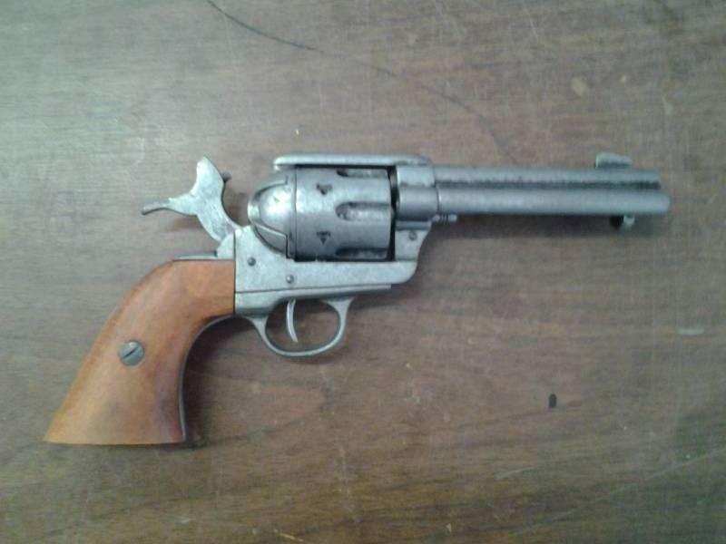 Single Action Revolver Replica