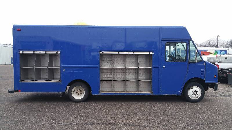 2004 Freightliner Utilimaster Food Service Step Van w 18 Cargo Box