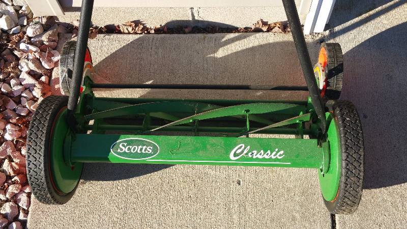 lot 2 image: Scotts Classic Push Lawn Mower