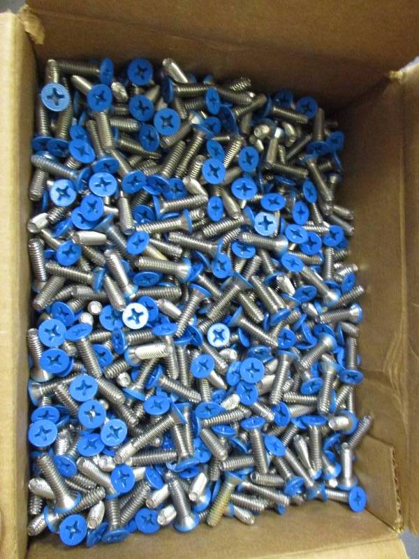 lot 5 image: 14-20 x 1 Flat Head Screws