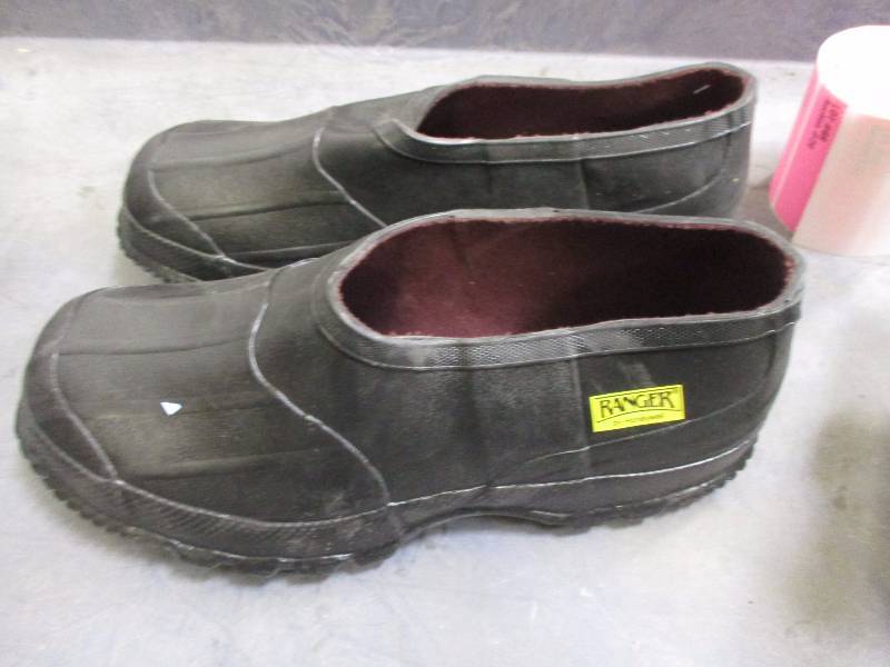 lot 61 image: Overshoes