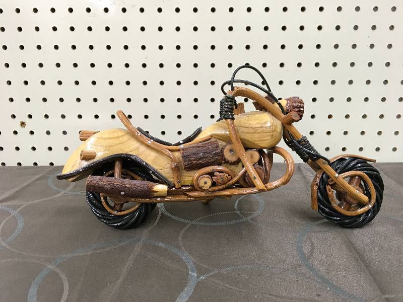 lot 198 image: WOODEN CHOPPER