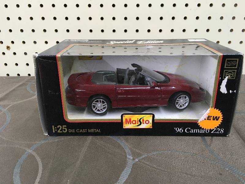 lot 199 image: 125 DIECAST 1996 CAMARO