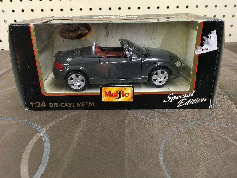 lot 203 image: 124 DIECAST AUDI TT ROADSTER